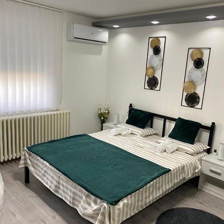 Manirosi 5 Apartment Суботиця Екстер'єр фото