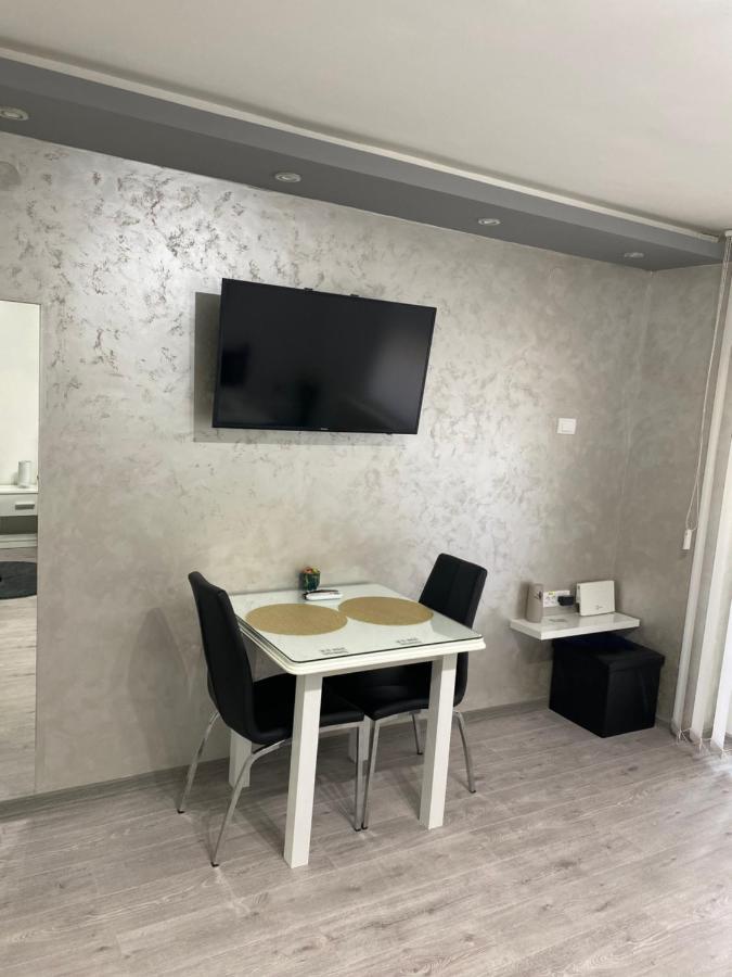 Manirosi 5 Apartment Суботиця Екстер'єр фото
